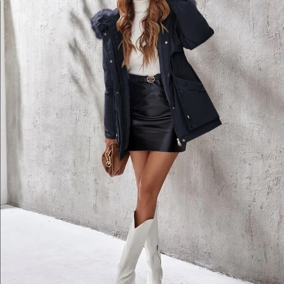 Black cozy vegan fur thermal hoodie jacket - Picture 14 of 15